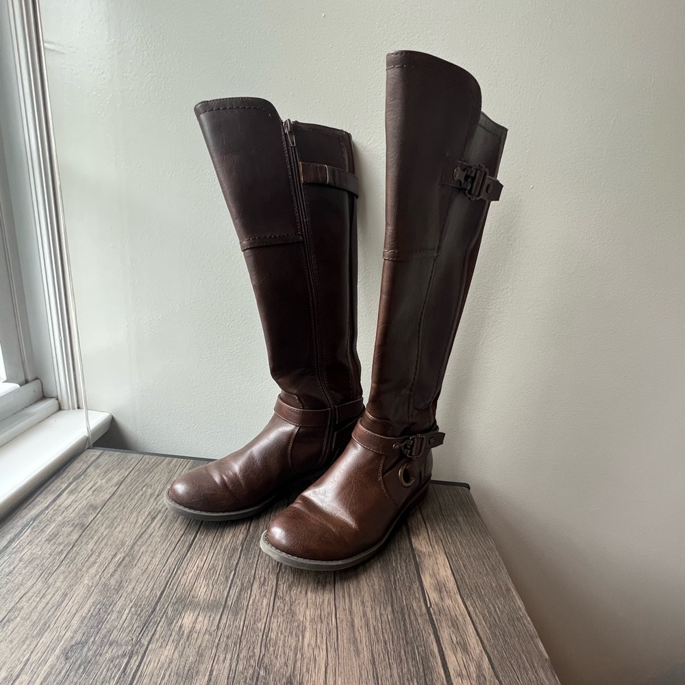 G by Guess woman’s size 6 brown boots